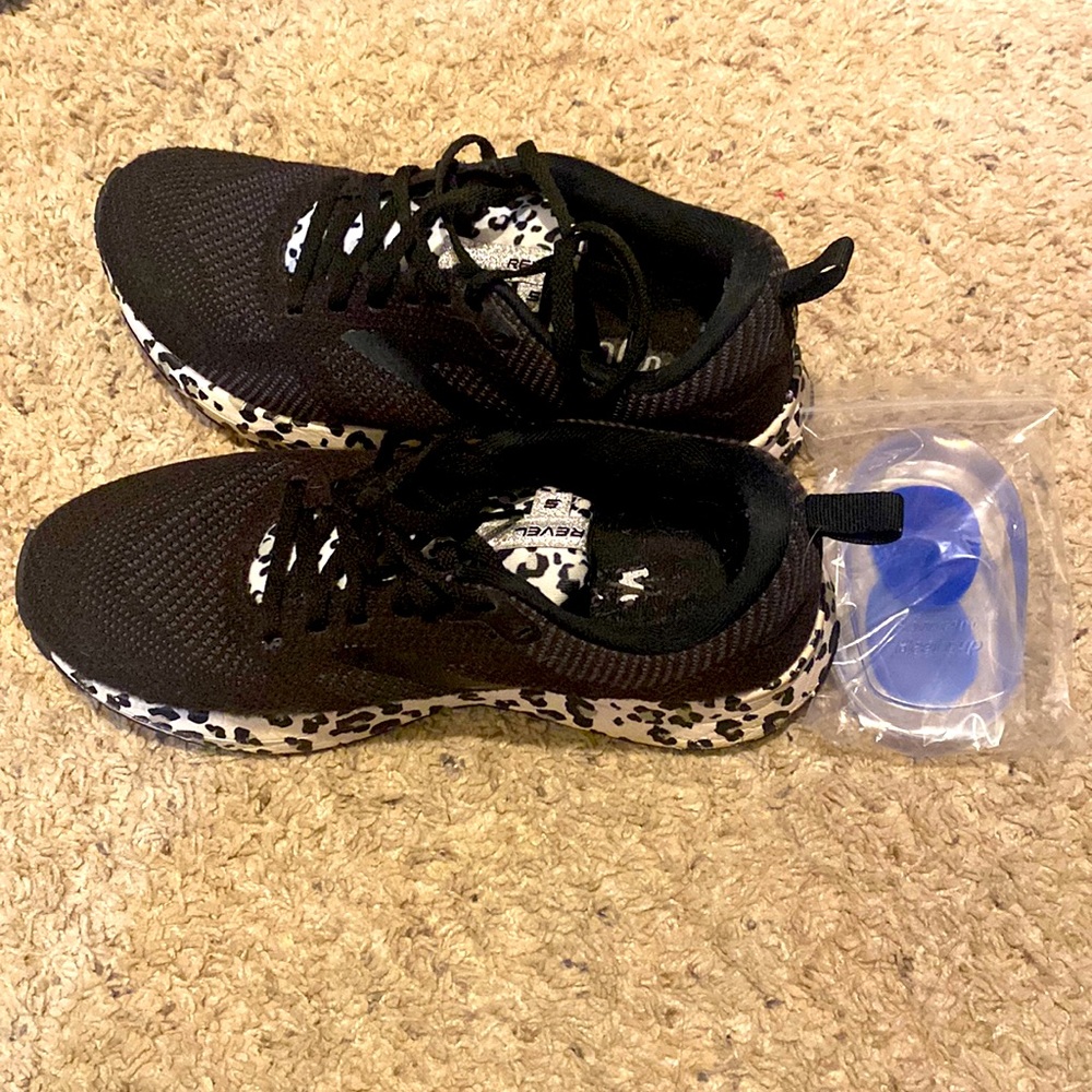 Brooks revel 5 black and whites women’s shoes
